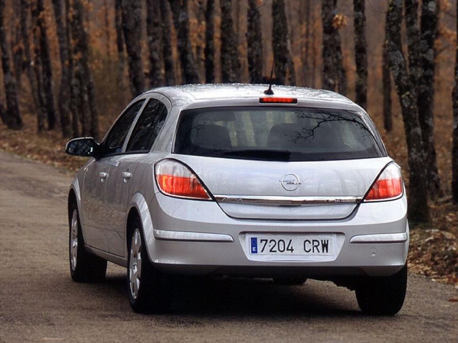  Opel Astra Hatchback 2004 года  (фото 8 из 27)